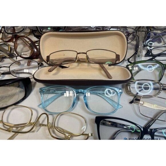 5 POUND Grab Bag Assorted Lot of Eyeglass, Readers and Sunglasses Adult and Kids - Picture 1 of 3